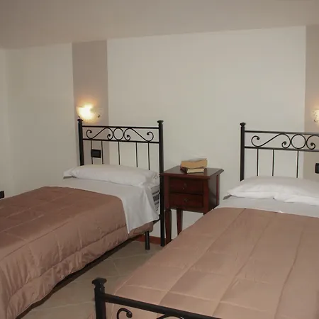 מלון Albergo Navene 2*